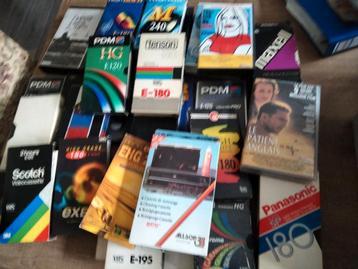 Gratis lot 36 videocassettes  beschikbaar voor biedingen