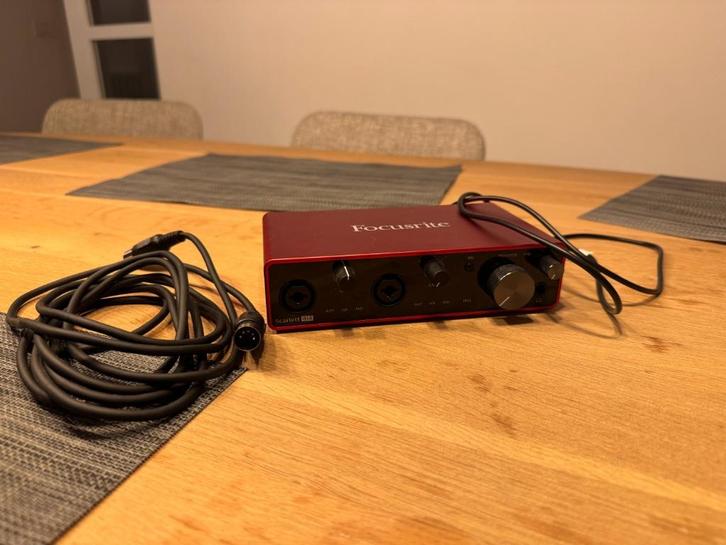 Focusrite Scarlett 4i4 3rd Gen + MIDI-kabel, Audio, Tv en Foto, Professionele apparaten, Zo goed als nieuw, Audio, Ophalen of Verzenden