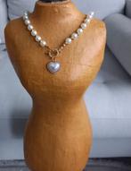 Collier en perle blanc,pendentif coeur pour femme, Bijoux, Sacs & Beauté, Colliers, Neuf, Enlèvement ou Envoi, Avec pendentif