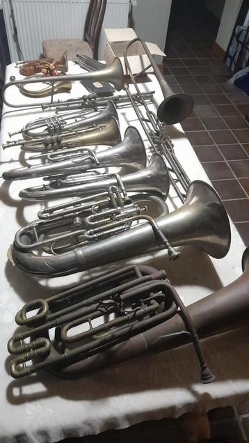 Verzameling vintage koper instrumenten   beschikbaar voor biedingen