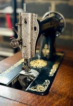 Singer naaimachine in meubel  - collectors item, Antiek en Kunst, Ophalen