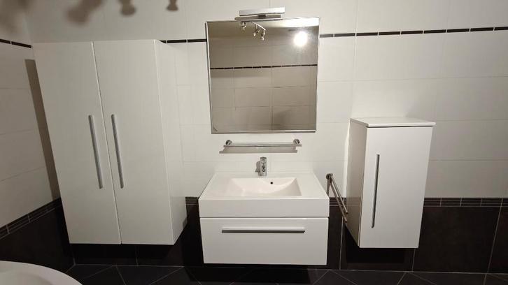 Set badkamermeubels (2 kolomkasten, lavabomeubel, spiegel), Huis en Inrichting, Badkamer | Complete badkamers, Ophalen