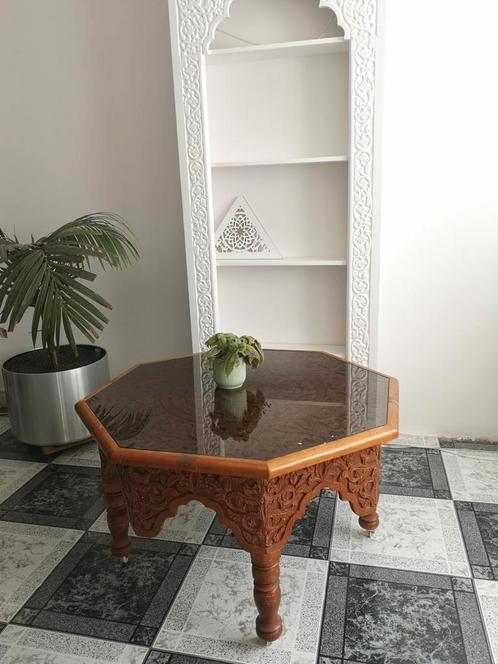Oriëntal houten ronde Gesneden tafel met getinte glas, Huis en Inrichting, Tafels | Bijzettafels, Gebruikt, Glas, Ophalen
