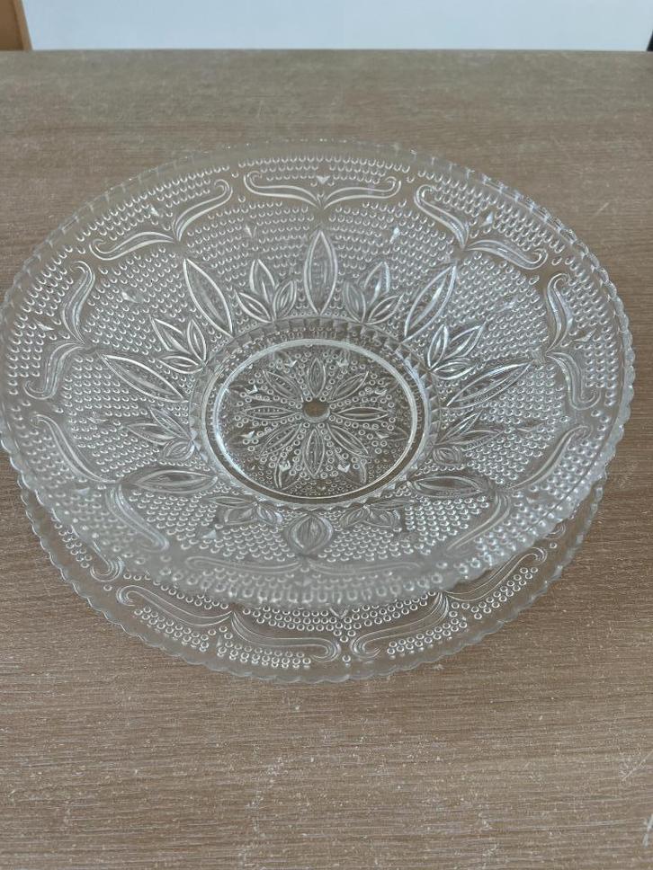 glazen schaal diamerter 29cm, Huis en Inrichting, Woonaccessoires | Schalen en Manden, Zo goed als nieuw, Schaal, Rond, Glas, Ophalen of Verzenden