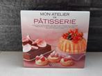 Farde recettes Mon atelier de pâtisserie (Éditions Atlas), Comme neuf, Livre ou Revue, Enlèvement ou Envoi, Gâteaux, Tartes ou cupcakes