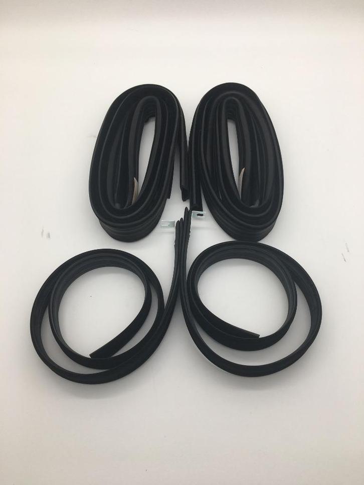 Te koop Raamgeleidingsrubber set chevrolet c10 c20 k10 k20, Auto-onderdelen, Klein materiaal, Amerikaanse onderdelen, Oldtimer onderdelen