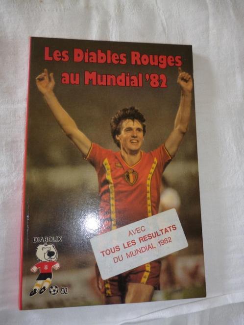 Boek LES DIABLES ROUGES au Mundial '82 gesigneerd voetbal, Verzamelen, Sportartikelen en Voetbal, Ophalen of Verzenden
