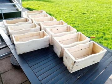 Jardinières artisanales. beschikbaar voor biedingen