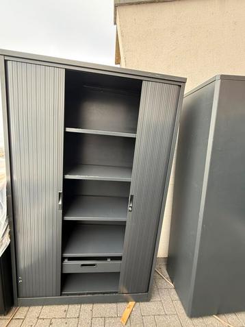 Armoires métallique porte coulissante beschikbaar voor biedingen