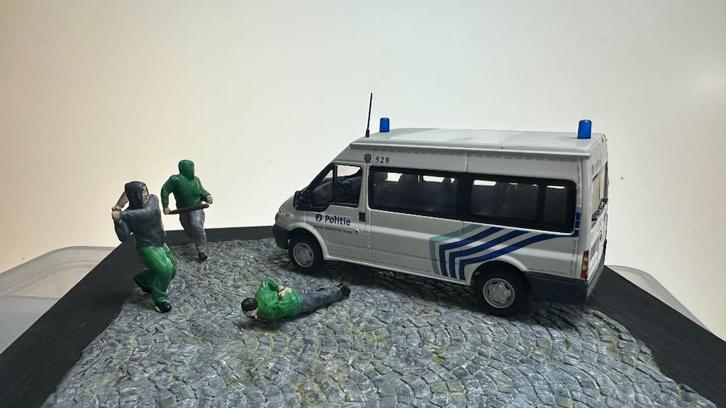 Personnage suspect en résine code 3 police politie, Hobby & Loisirs créatifs, Voitures miniatures | 1:43, Envoi