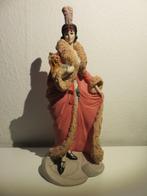 Statuette Milady anglaise et son petit chien, Antiquités & Art, Enlèvement ou Envoi