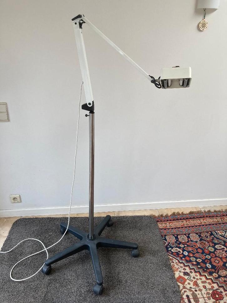 Lampe loupe avec lumière de Wood, Hobby & Loisirs créatifs, Loupes & Lampes loupes, Utilisé, Lampe loupe, Enlèvement