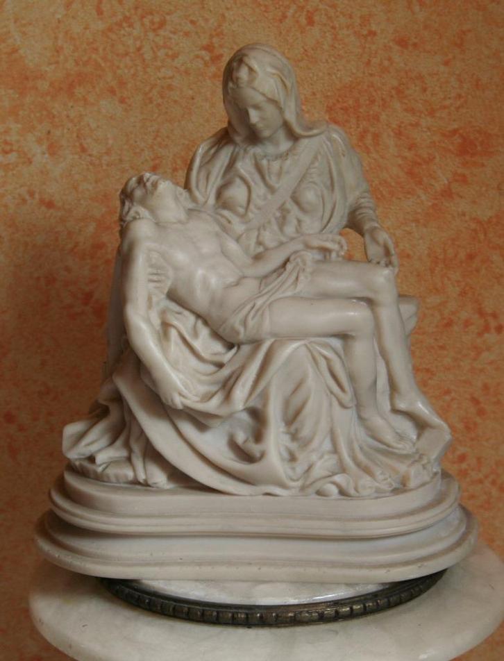 Piëta van Michelangelo door A.B. ('60-'70), Antiek en Kunst, Antiek | Religieuze voorwerpen, Ophalen of Verzenden