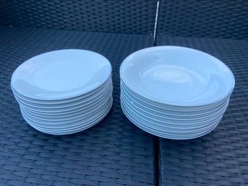 Witte borden met randje beschikbaar voor biedingen