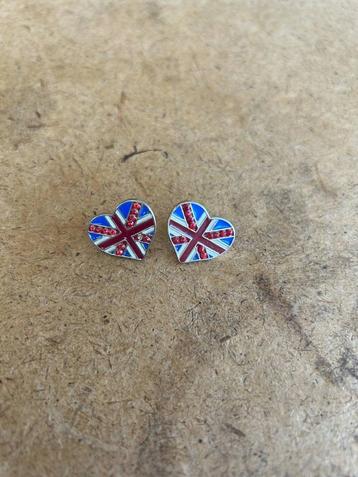 Boucle d'oreille en cœur avec drapeau de Londres, Puces ou Clous, Comme neuf, Enlèvement, Autres matériaux