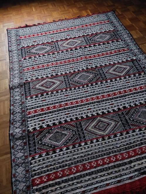 wandtapijt of kelim - Berbers midden Marokko - in wol, Antiek en Kunst, Antiek | Tapijten, Tafelkleden en Textiel, Ophalen