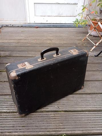 Vintage koffer  beschikbaar voor biedingen