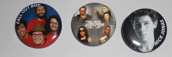 Badge NICK JONAS-FALL OUT BOY-THE BLACK EYED PEAS, Verzamelen, Muziek, Artiesten en Beroemdheden, Nieuw, Ophalen of Verzenden