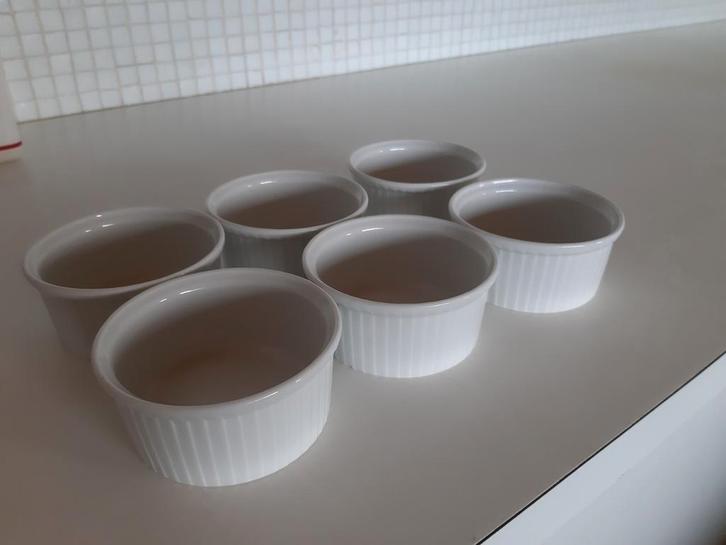 6 porseleinen aperitief/ oven/ dessert potjes, Huis en Inrichting, Keuken | Servies, Zo goed als nieuw, Porselein, Ophalen of Verzenden