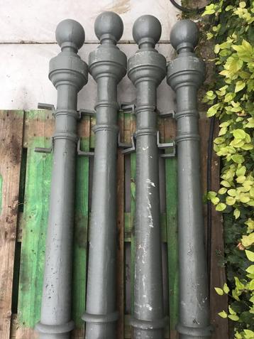 Gietijzer palen , poort palen ,hekwerk palen ., Enlèvement ou Envoi, Comme neuf