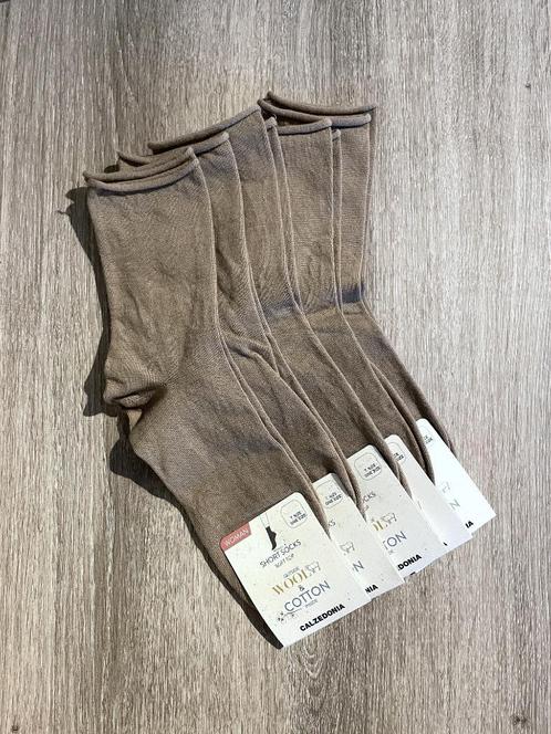 Vijf paar taupe sokken van Calzedonia (one size) (NIEUW), Vêtements | Femmes, Chaussettes & Bas, Neuf, Chaussettes et Chaussettes genoux