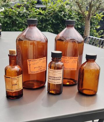 Set van 5 oude apothekersflessen beschikbaar voor biedingen