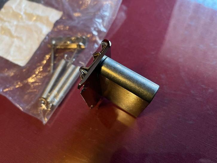 Fender Série Deluxe Tremolo 2 points, Musique & Instruments, Instruments | Pièces, Comme neuf, Guitare électrique, Enlèvement ou Envoi