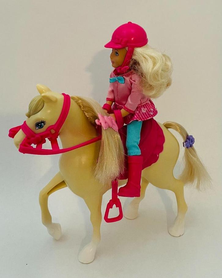 Barbie zusje Chelsea met pony, Kinderen en Baby's, Speelgoed | Poppen, Zo goed als nieuw, Barbie, Ophalen of Verzenden