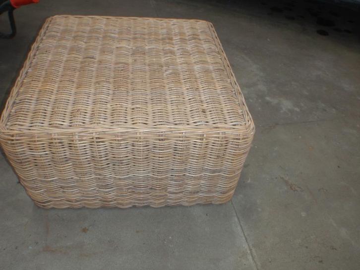 tafel;poef=WICKERnieuw:.83CMX45.50CM+glas erop=80 EURO SAMEN, Huis en Inrichting, Woonaccessoires | Kisten, Nieuw, Minder dan 50 cm