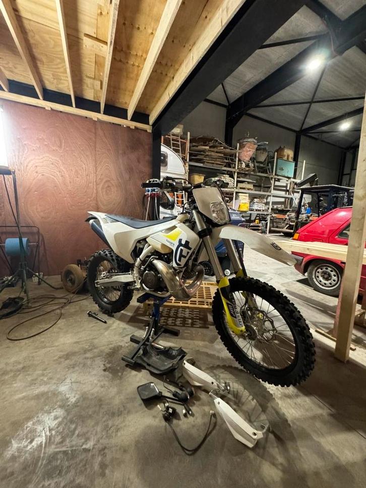 Husqvarna 250 tpi, Fietsen en Brommers, Brommeronderdelen | Algemeen, Ophalen of Verzenden