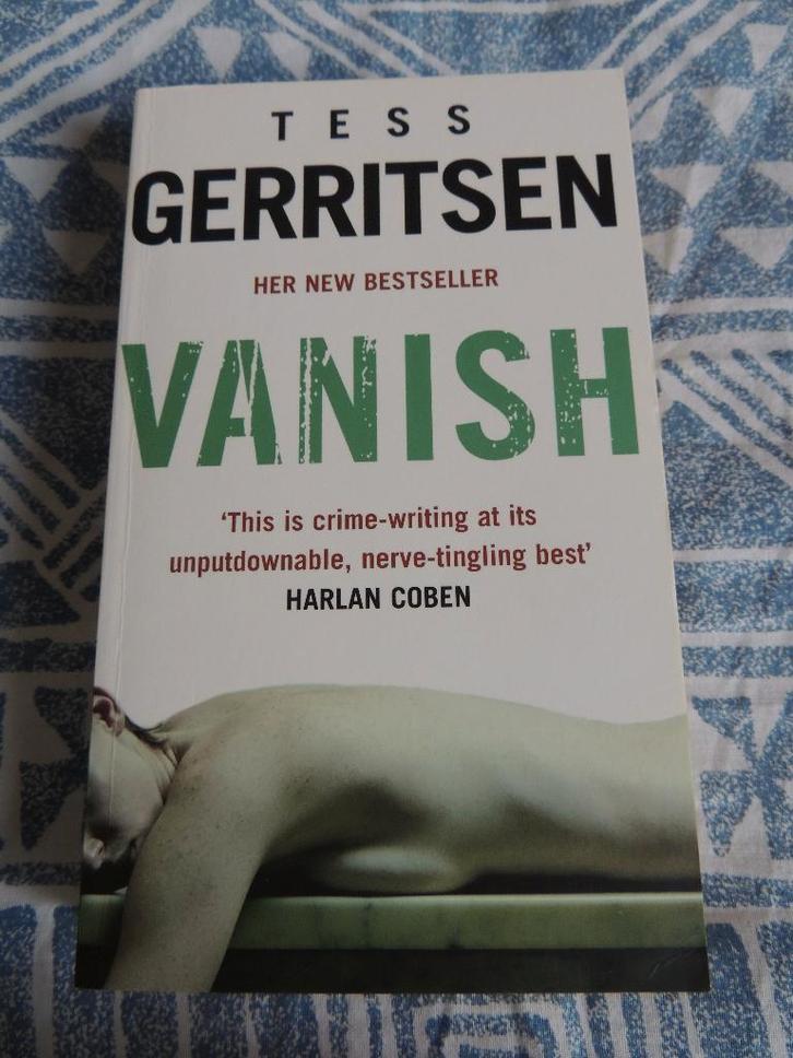 Vanish by Tess Gerritsen, Boeken, Thrillers, Zo goed als nieuw, Amerika, Ophalen