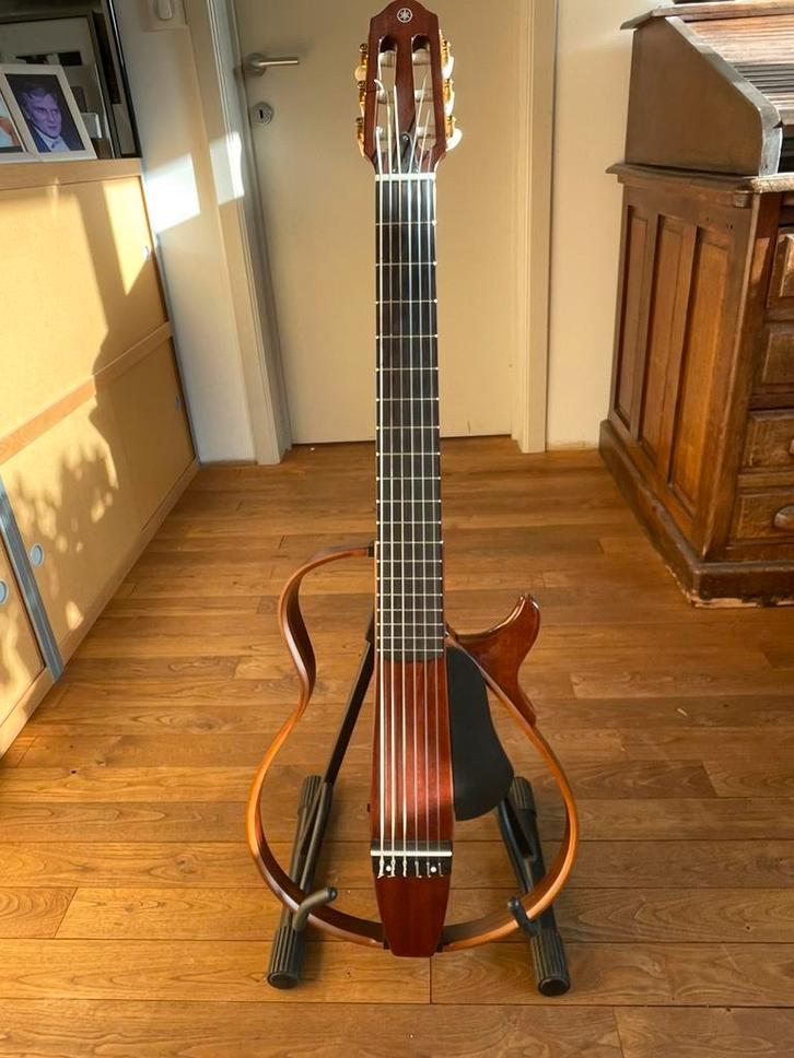 Guitare Yamaha Silent SLG 200NW, Musique & Instruments, Instruments à corde | Guitares | Basses, Comme neuf, Semi-acoustique, 6 cordes