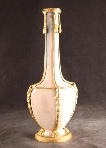Antieke Art Nouveau vaas beschikbaar voor biedingen