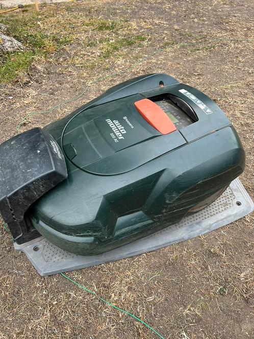 Husqvarna Automower 220 ac robotmaaier, Tuin en Terras, Robotmaaiers, Gebruikt, 20 tot 25 cm, Verzenden