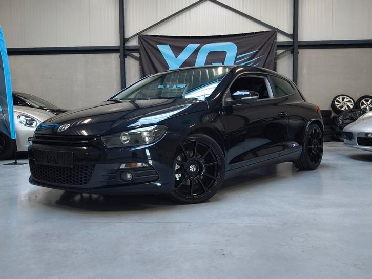 Volkswagen Scirocco DSG black pack 1.4 TSI 160pk eibach, Auto's, Volkswagen, Bedrijf, Te koop, Scirocco, Adaptieve lichten, Airbags