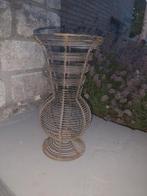 Mooie oude Franse " fil de fer " mand / vaas
Hoogte: 28 cm, Antiek en Kunst, Ophalen of Verzenden