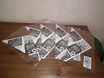 25 papieren kegeltjes voor frietjes (nieuw) beschikbaar voor biedingen
