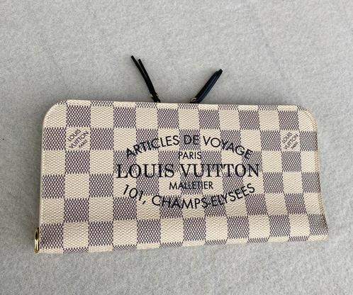 Louis Vuitton ongebruikelijke portemonnee, Handtassen en Accessoires, Portemonnees, Zo goed als nieuw, Beige, Ophalen of Verzenden