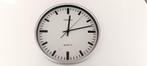 mooie zilveren wandklok, Huis en Inrichting, Woonaccessoires | Klokken, Ophalen of Verzenden, Gebruikt, Wandklok