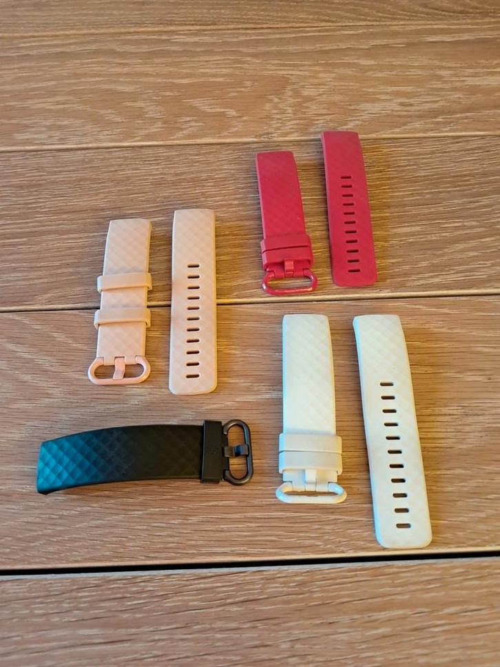 Lot de 3 bracelet pour montre Fitbit 3, Bijoux, Sacs & Beauté, Bracelets, Utilisé, Synthétique ou Plastique, Rouge, Enlèvement ou Envoi