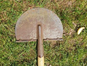 Graskantsteker Polet beschikbaar voor biedingen