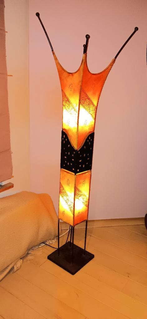 Lampe marocaine en peau, Maison & Meubles, Lampes | Lampadaires, Utilisé, 150 à 200 cm, Métal, Autres matériaux, Enlèvement