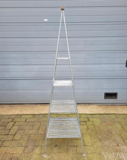 Groot smeedijzeren obelisk tuinrek planten klimrek, Tuin en Terras, Tuinwanddecoratie, Zo goed als nieuw, Ophalen of Verzenden