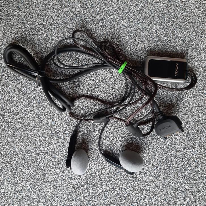 Oreillettes (stéréo) - NOKIA - Type HS-23, Télécoms, Téléphonie mobile | Écouteurs, Utilisé, Intra-auriculaires (Earbuds), Enlèvement ou Envoi