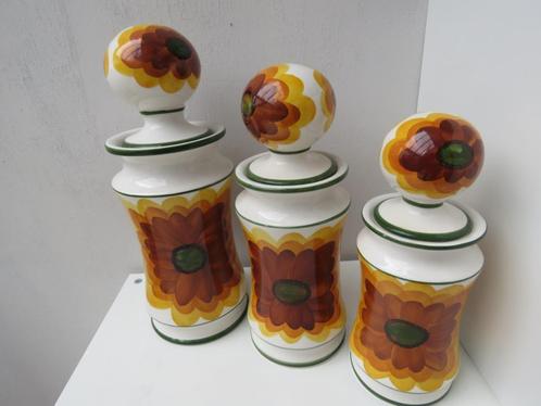 Vintage seventies set 3 keramiek voorraadpotten bloemen, Antiek en Kunst, Curiosa en Brocante, Ophalen of Verzenden