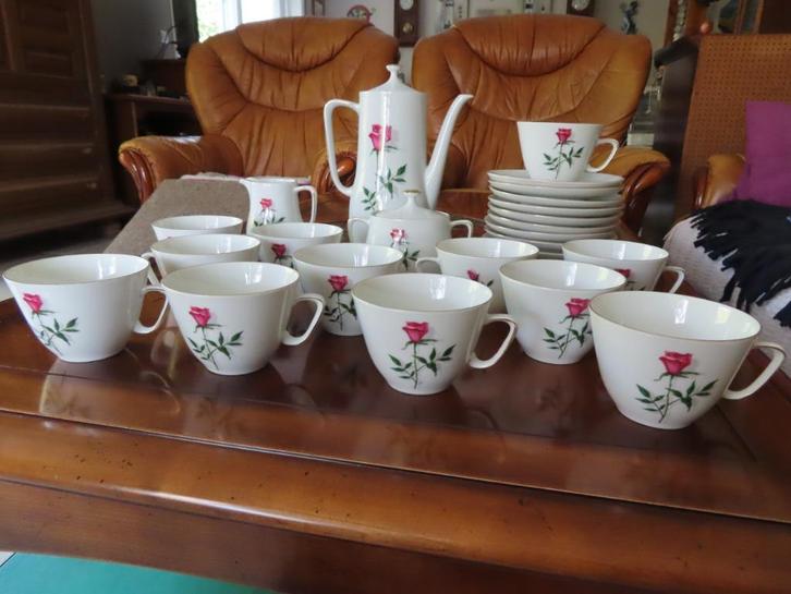 Beau service à café 12 personnes porcelaine de Bavière, Antiek en Kunst, Antiek | Servies compleet, Ophalen
