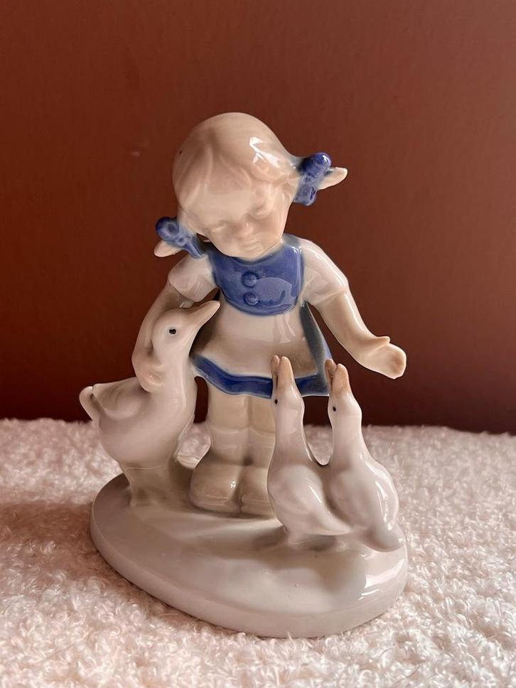 Vintage beeldje Grafenthal DDR meisje met ganzen, Verzamelen, Beelden en Beeldjes, Gebruikt, Mens, Ophalen of Verzenden
