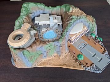Thunderbirds Tracy Island met voertuigen en figuren beschikbaar voor biedingen