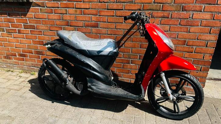 Crossbrommer/scooter  peugeot kisbee 50cc, Fietsen en Brommers, Brommers | Schadebrommers, Peugeot, Ophalen