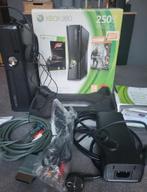 Console xbox 360s en boîte complete, Consoles de jeu & Jeux vidéo, Enlèvement ou Envoi, Comme neuf